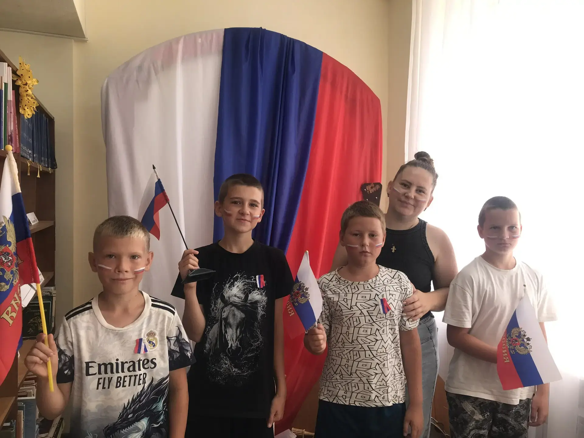 Акция "Триколор я в сердце берегу", приуроченная к Дню Государственного флага Российско...
