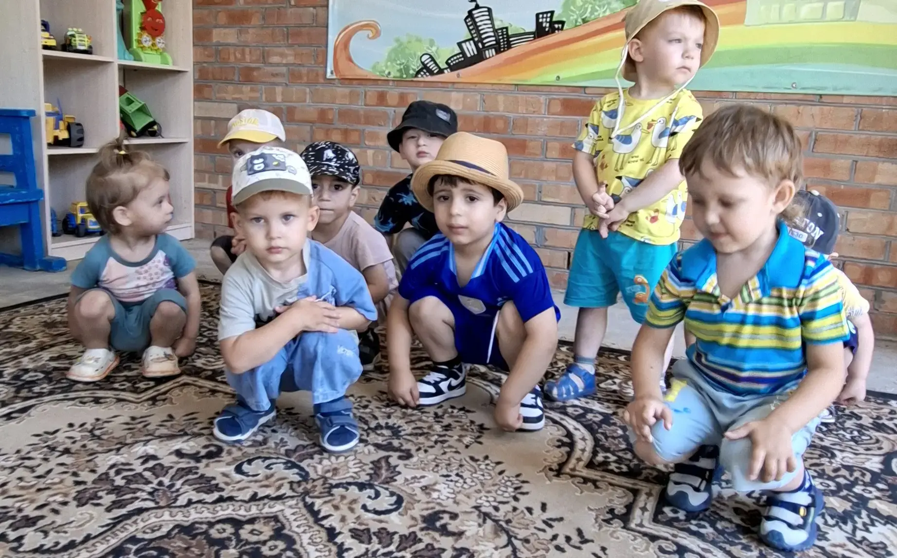 Бодрое утро наших малышей! ☀️🐥

Как проснуться маленькому человеку и зарядиться энергией на весь де