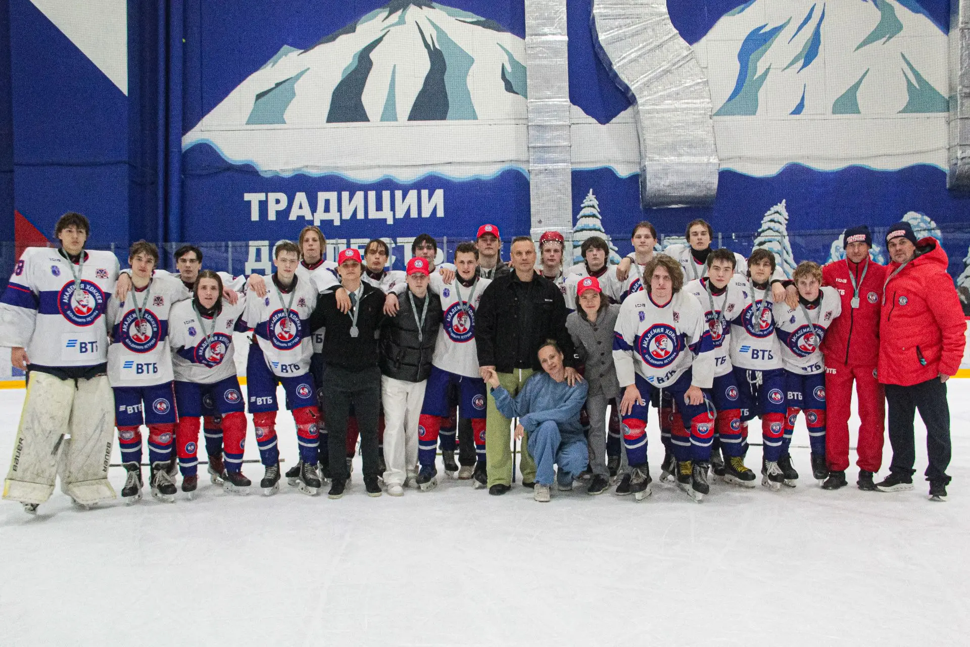 СЕРЕБРЯНЫЕ ПРИЗЁРЫ

🏒 30 мая завершился чемпионат лиги «Универ», по итогам которого наши юниоры зав