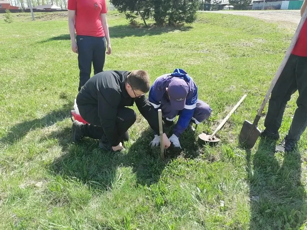 8 мая работники Кийского ТУ совместно с учащимися, преподавателями 2-Пристанской школы ...