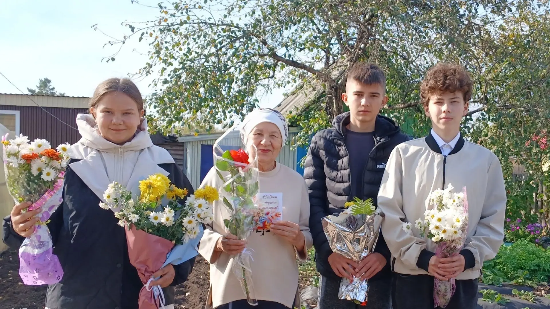 1 октября, в Международный день пожилых людей, члены Движения Первых Спартакской школы ...