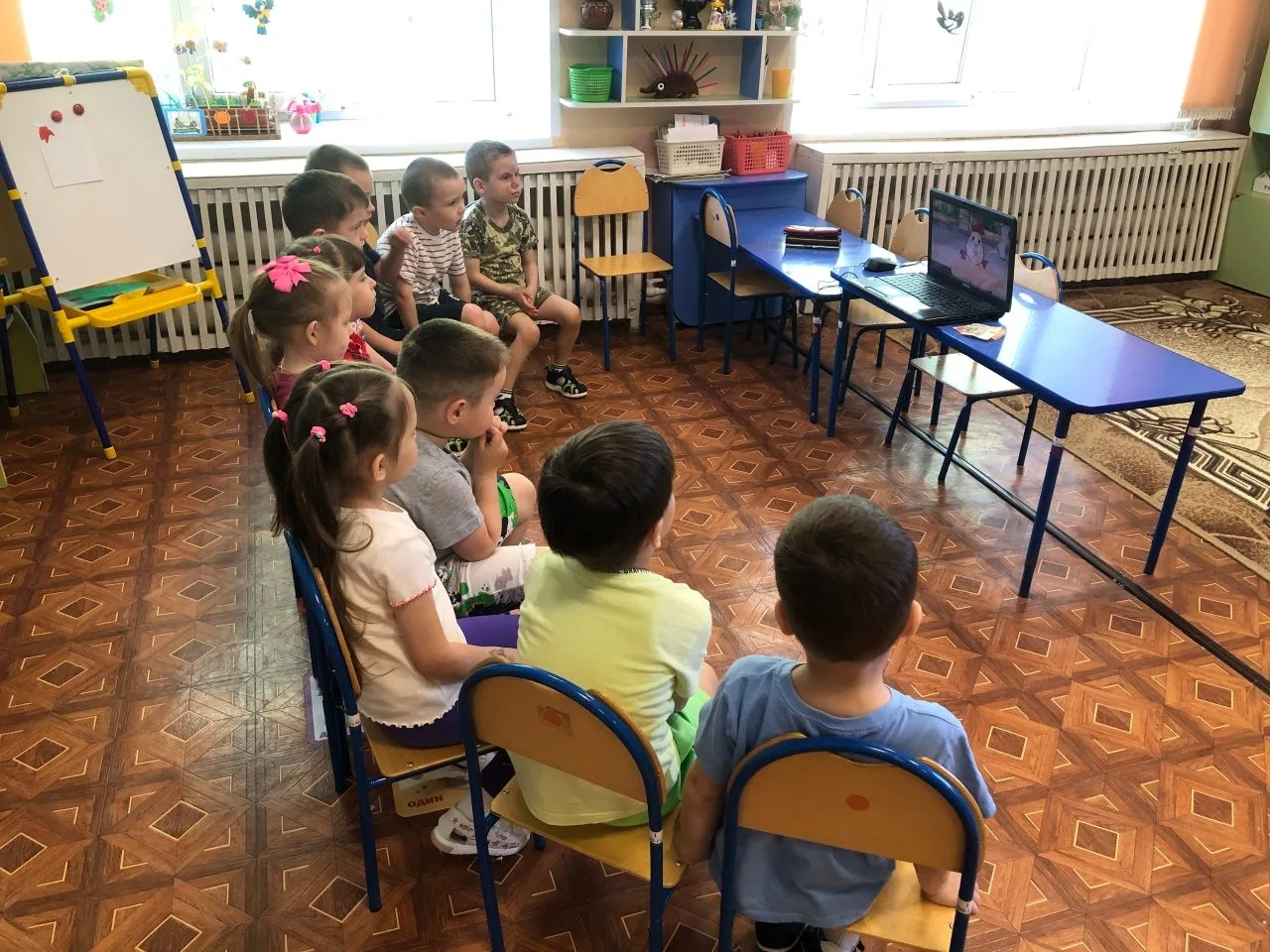 🌞 В группе среднего возраста «Солнышко» прошли увлекательные занятия по финансовой грамотности 💰📚