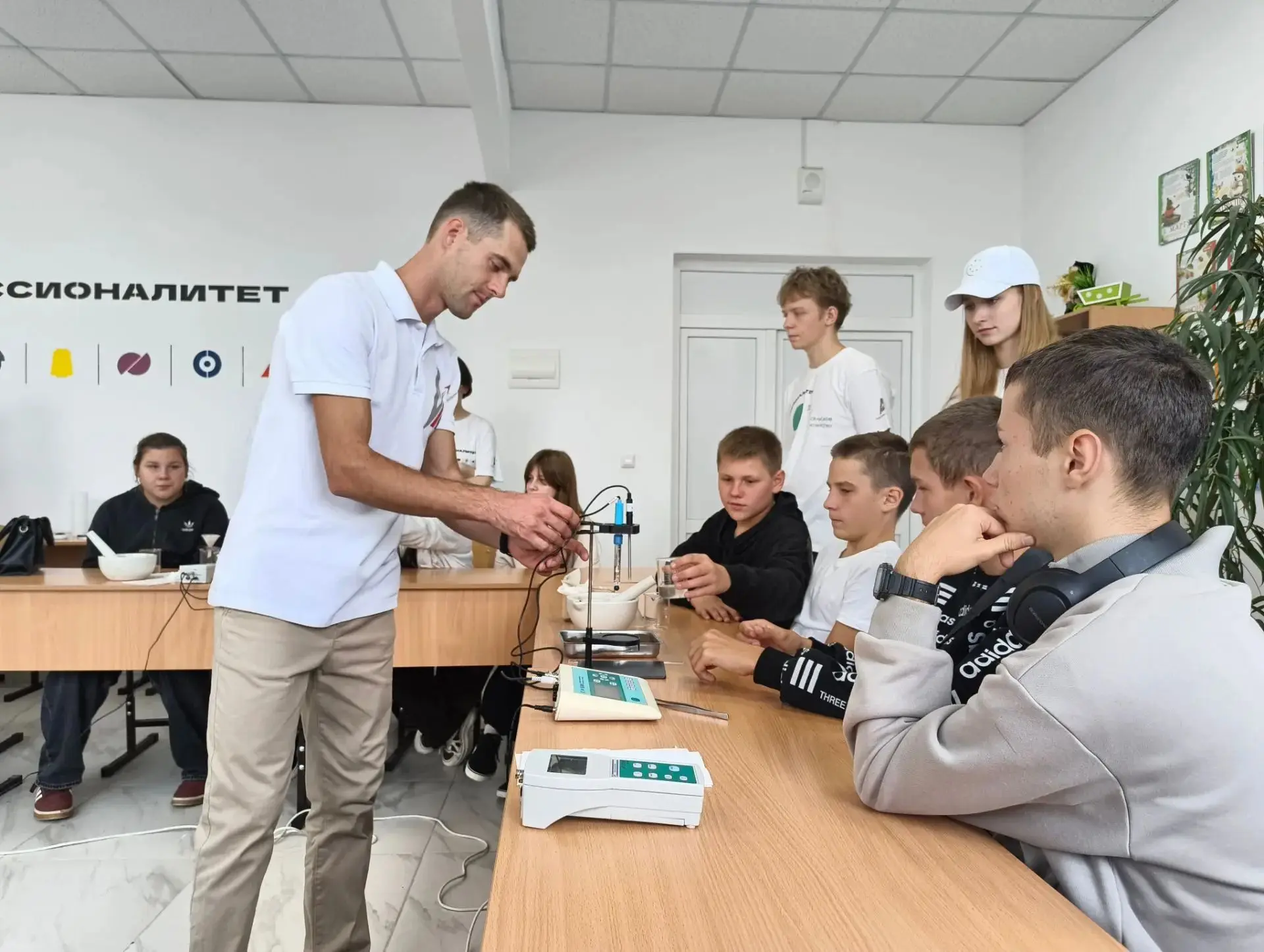 Сегодня обучающиеся 8 и 9 классов СОШ № 24 приняли участие в мероприятии профессиональн...