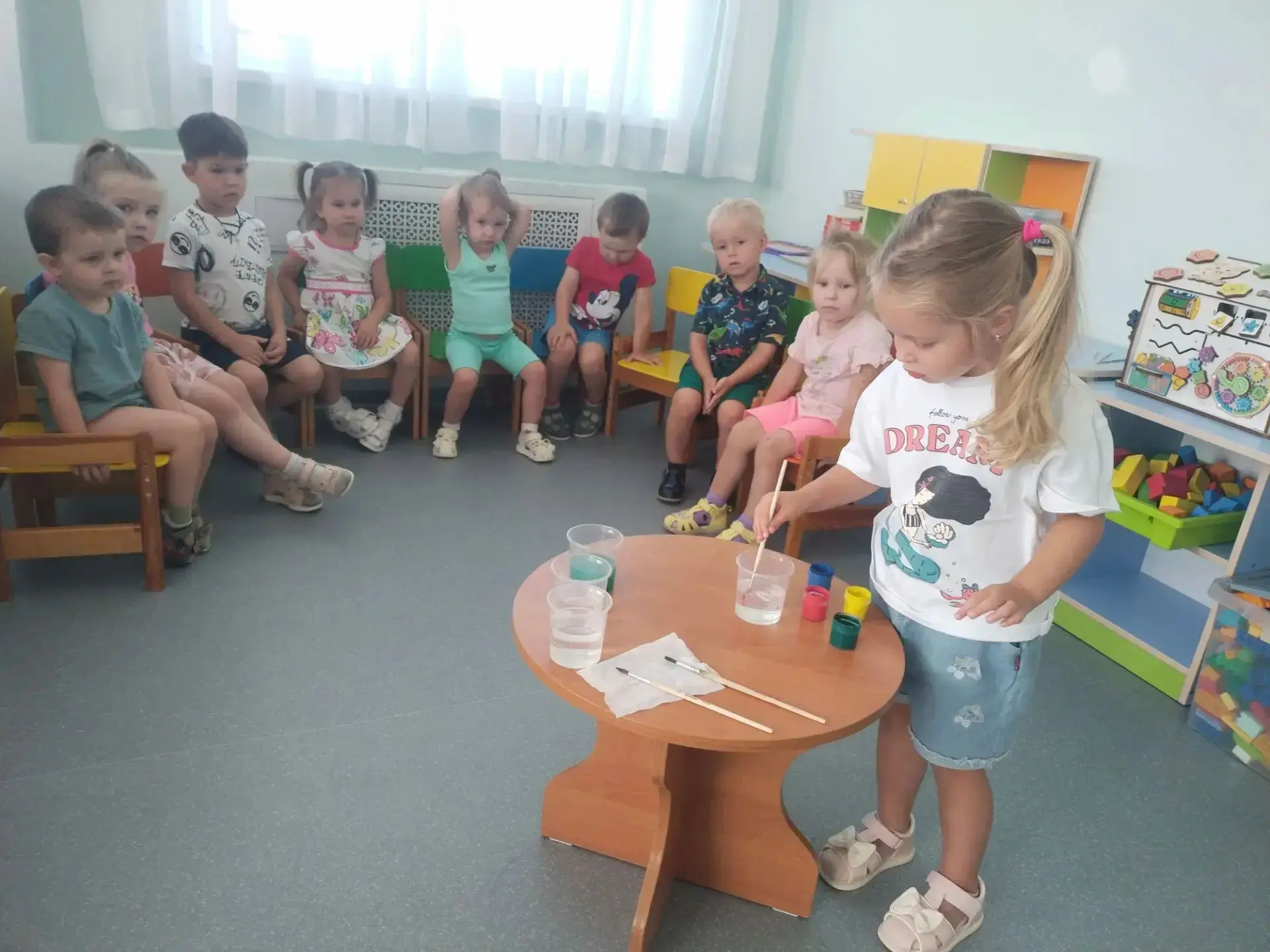 🎉 Волшебные превращения: экспериментируем с водой! 🎉

Наши малыши из первой младшей группы стали н