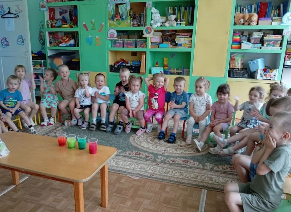 Ребята из второй младшей группы почувствовали себя настоящими волшебниками! 🔮✨

Воспитатель провел 
