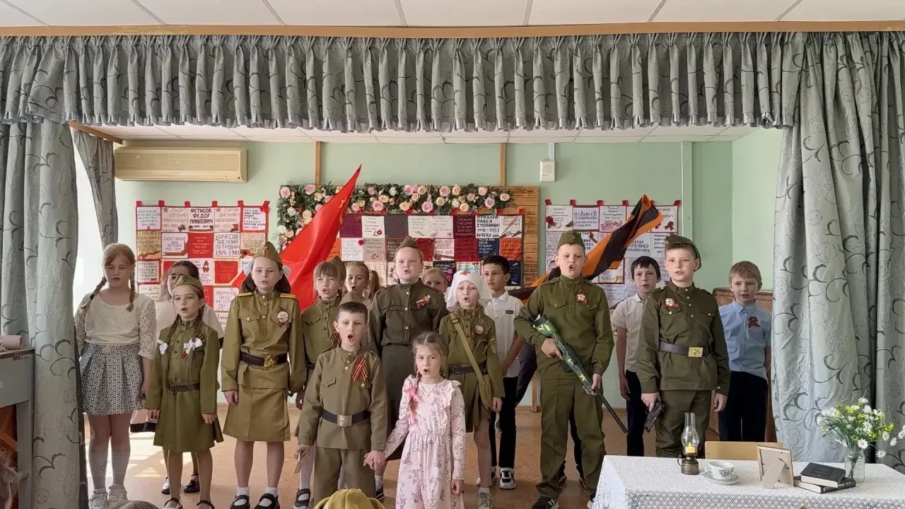 🇷🇺 Мы помним, мы гордимся!  В  МОУ «СОШ «Траектория успеха» зд.1 прошло трогательное патриотическое 