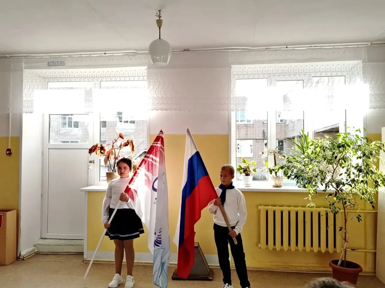 📜🇷🇺 Сегодня, 7 сентября, право внести флаг было предоставлено учащимся 4 «А» класса ...