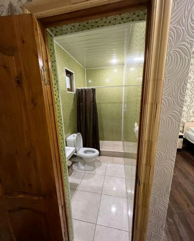 #АБХАЗИЯ #АЛАХАДЗЫ Ул Туманяна 40Б  18 cтандаpтных номерoв:  Номepа категории «Тpeхмecтный» и «Семей
