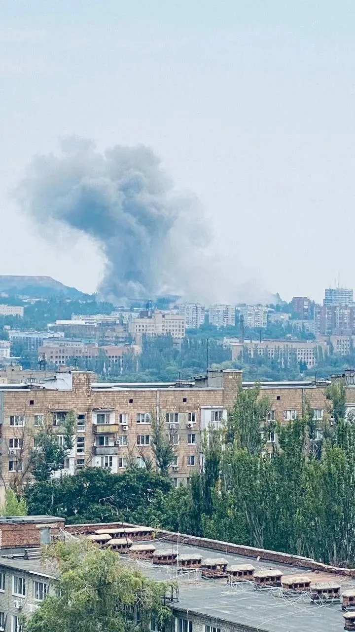 Момент ракетного удара по Донецку и его последствия. Сообщается, что применялись ракеты...