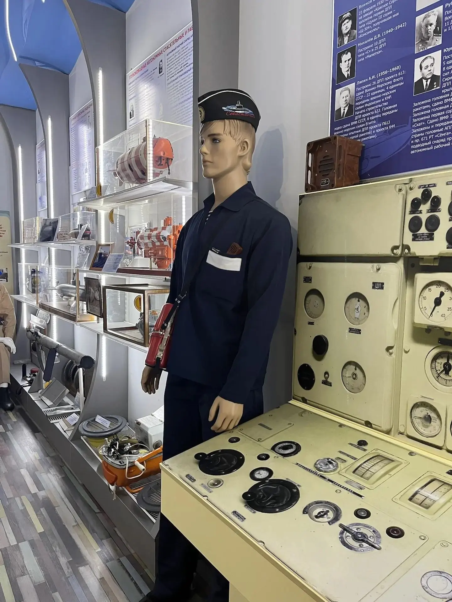Сегодня учащиеся 6" Г" класса посетили музей завода "Красное Сормово". Ребята ознакомились с историе