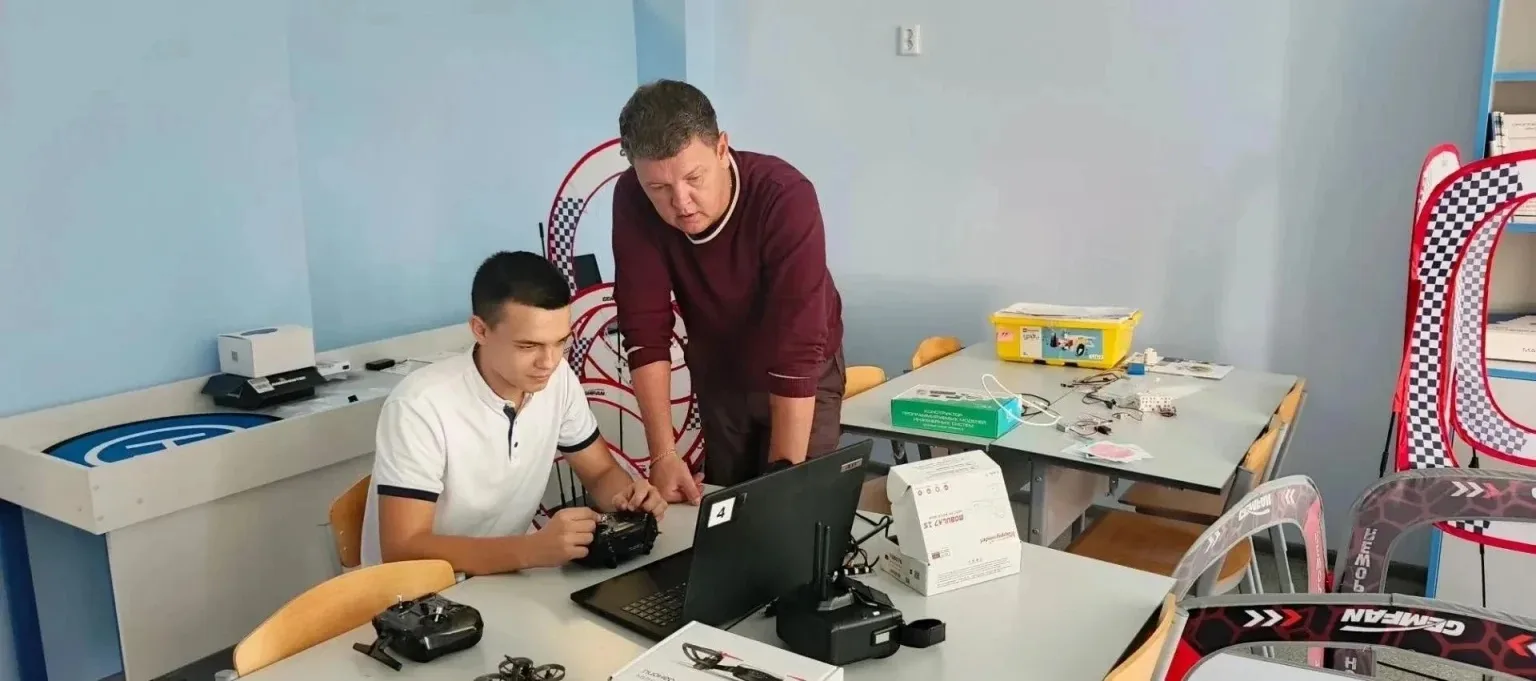 Оренбургские школьники готовятся к финалу соревнований по управлению беспилотниками