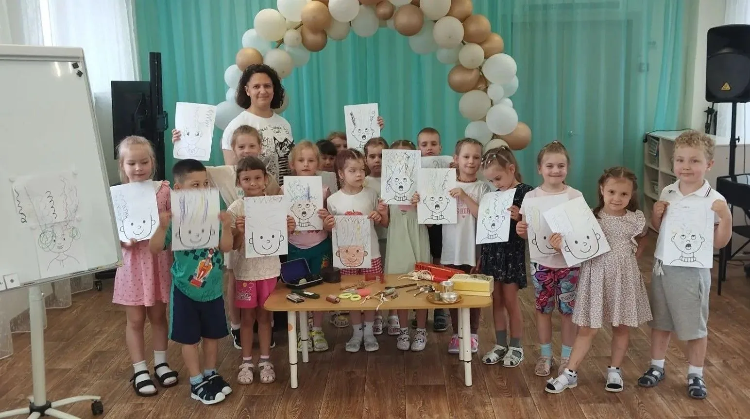 Для ребят из детского сада № 4 «Сказка» прошла выездная выставка, которая стала интересным путешеств