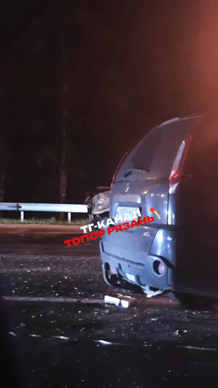 ⚡️ Появилось видео жёсткого ДТП на Солотчинской дороге

Момент аварии в районе комплекса «В некоторо
