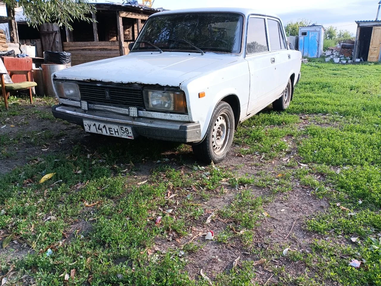 Продам ваз 2105 состояние не самое лучшее все минусы указал на фото цена 40.000₽ докуме...