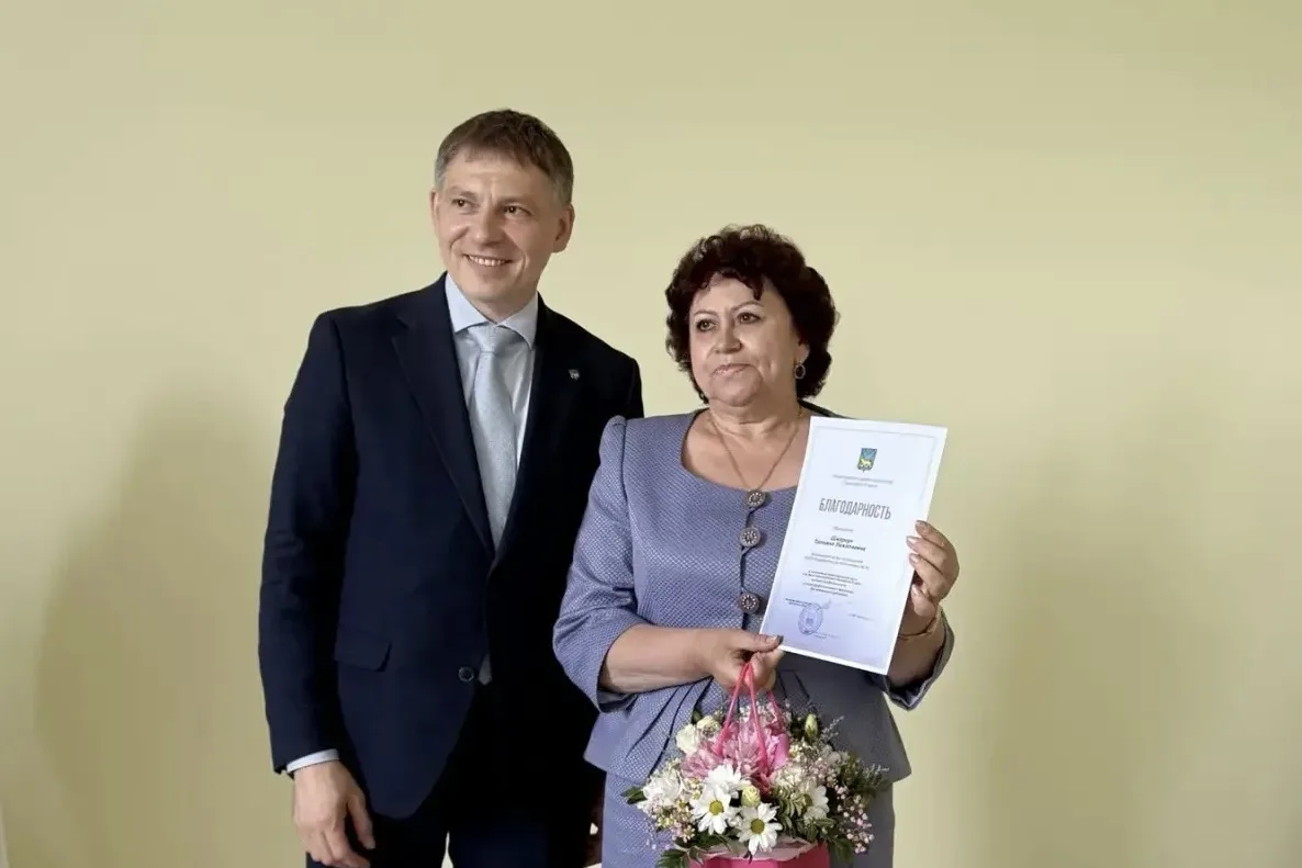 Во Владивостокской поликлинике №9 прошло торжественное мероприятие, посвящённое наступающему Дню мед