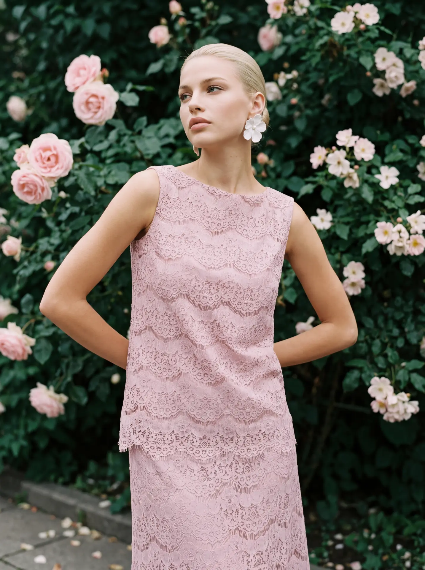 Нежность, которую легко носить каждый день 🌸

Есть вещи, которые сразу делают образ мягче и красиве