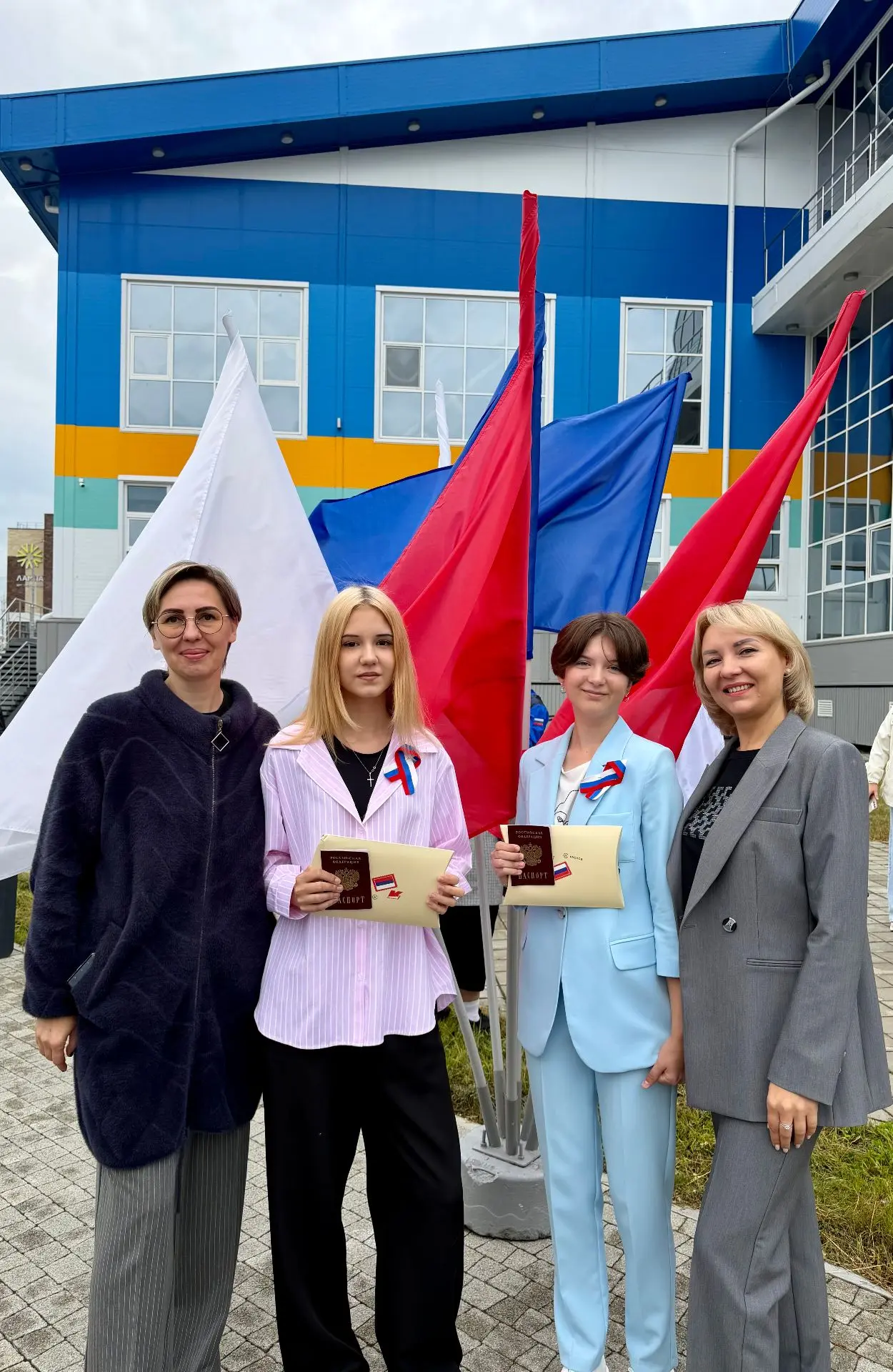В День Государственного флага Российской Федерации  ученицы нашей школы Маргарита Ивано...