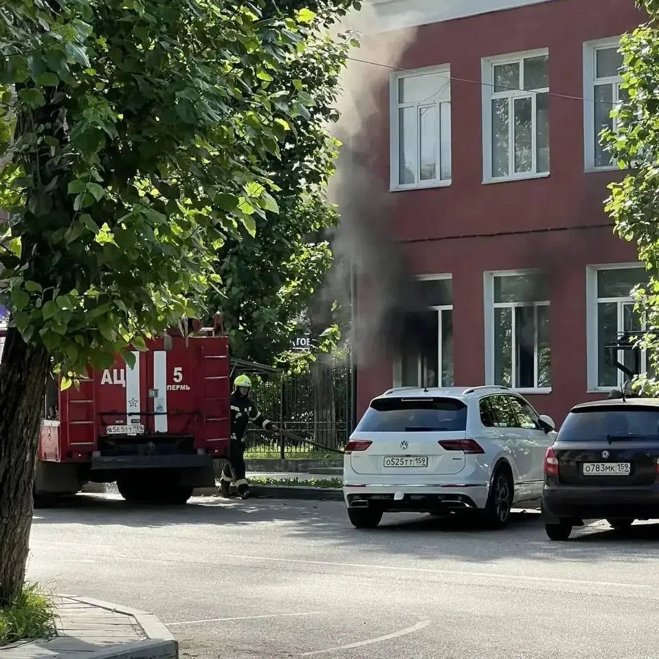 В пермской школе №77 произошел пожар

В пищеблоке загорелся холодильник. По данным МЧС, площадь возг