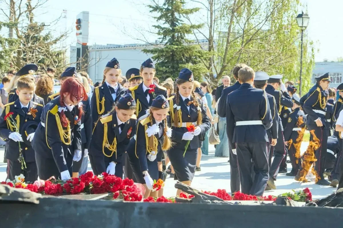 На мемориале "Курская дуга" воссоединили Вечный огонь с пламенем от Могилы Неизвестного...