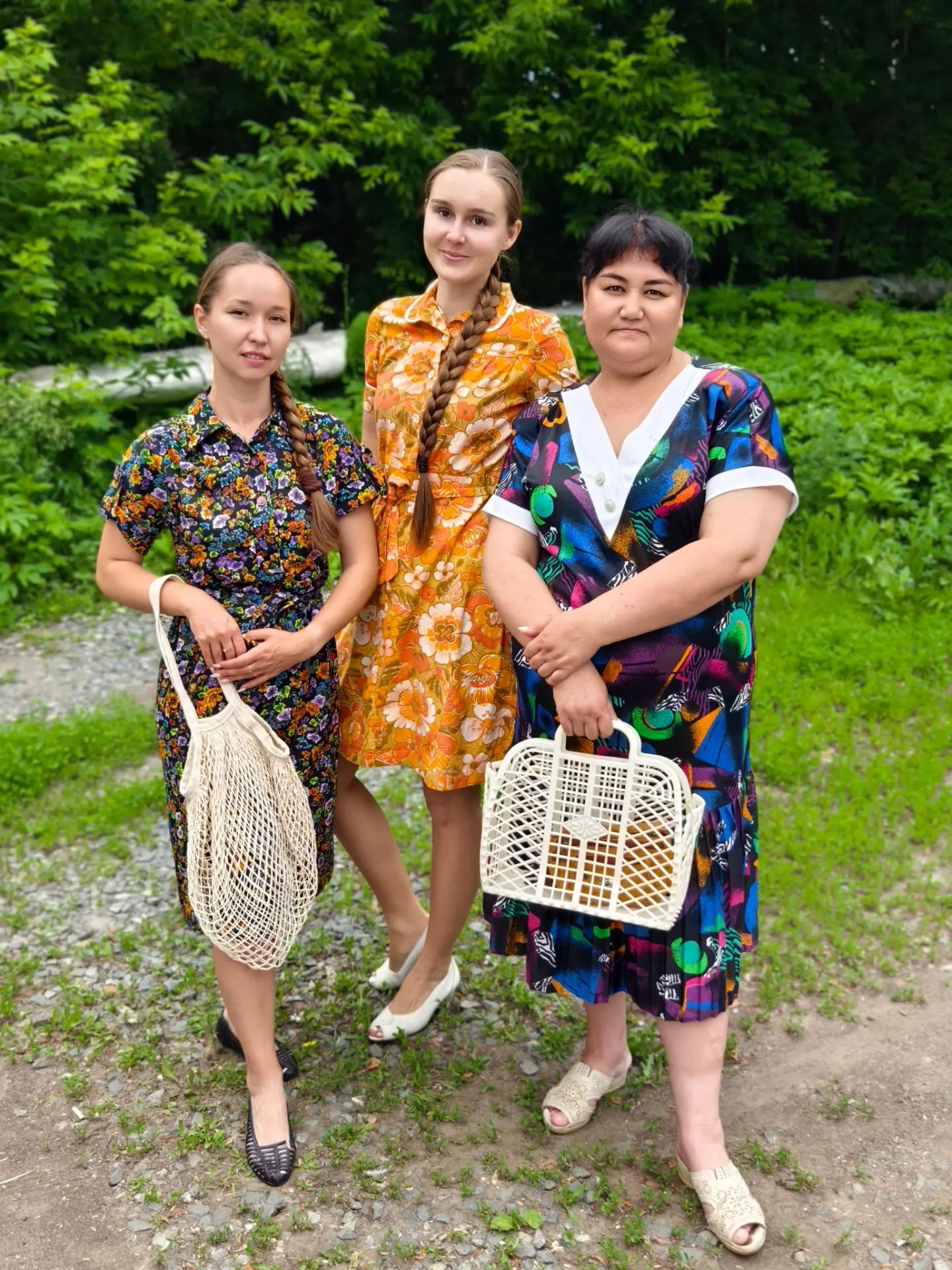 Хорошие девчата, заветные подруги😁