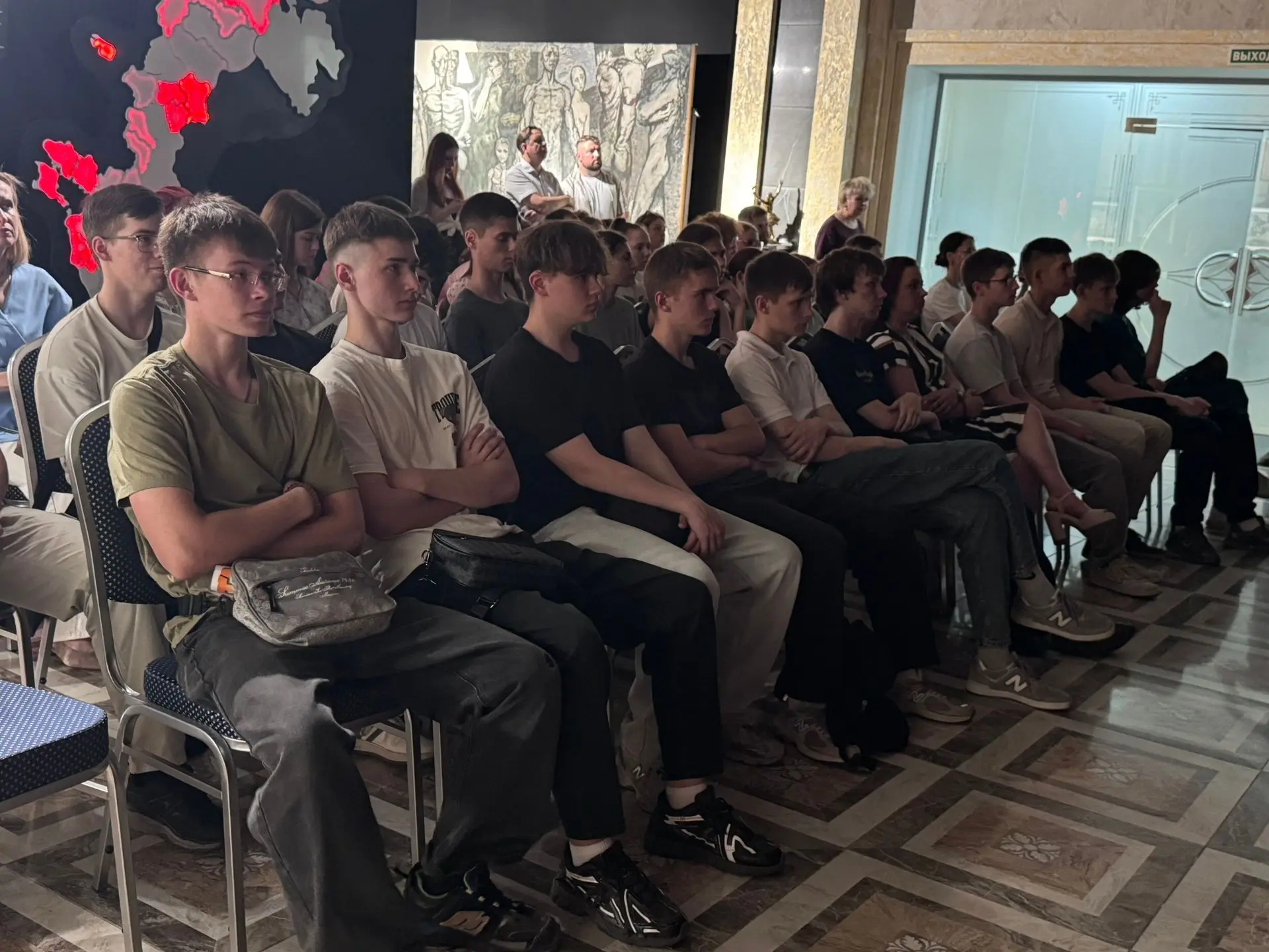 Премьера киноальманаха «Без срока давности: непокорённые» прошла во Владимире

В выставочном простра