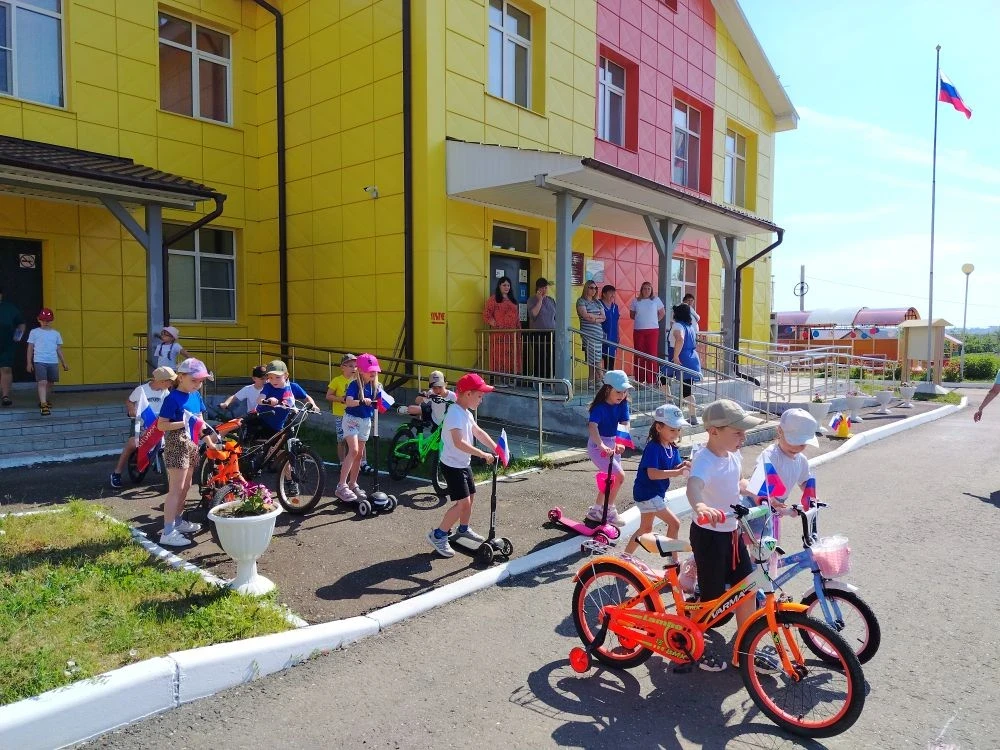 🇷🇺🚴‍♂️🏆🎉 В нашем детском саду прошёл велопробег «Здоровая Россия! 🚴‍♀️

В дни, когда страна го