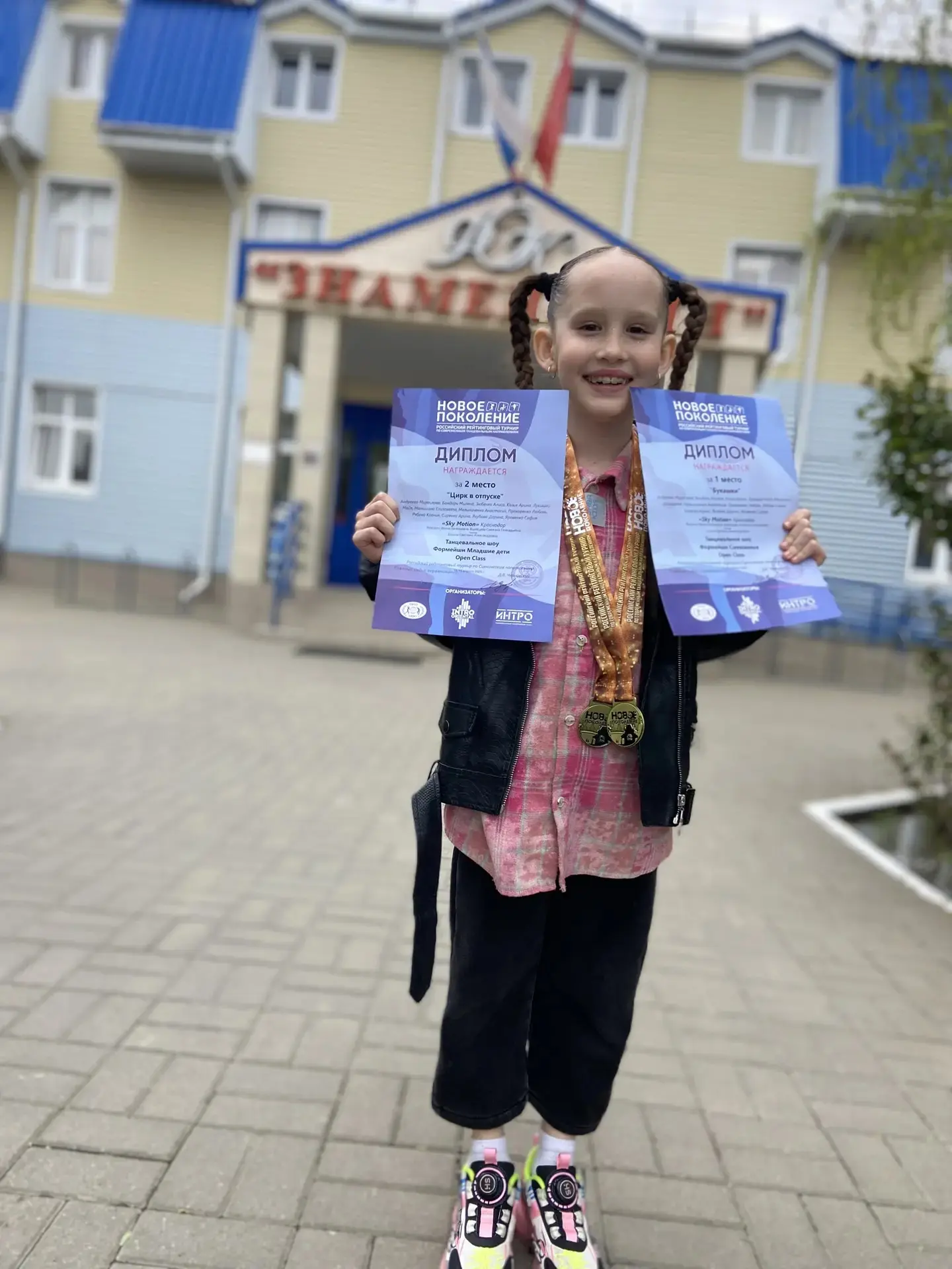 💥💥💥💥РУБРИКА - НАШИ ЗВЕЗДЫ⭐⭐⭐⭐ Андреева Мирослава,  ученица 1 А класса сегодня со своим коллективом S