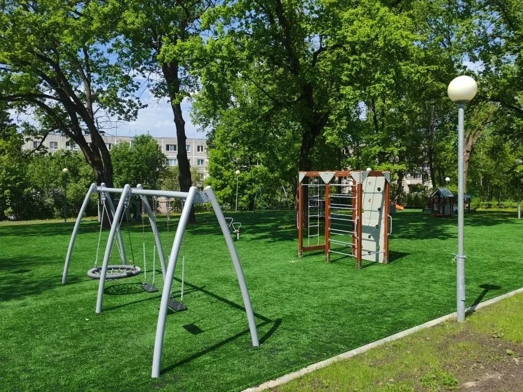Благоустройство детских площадок завершат в Краснопахорском районе

Рабочие приступили к завершающем