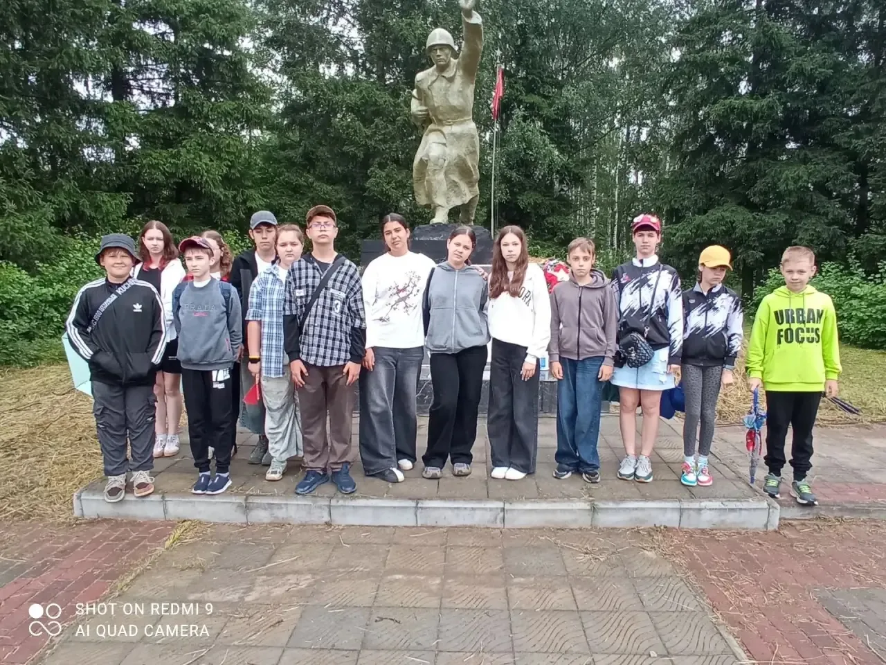 📌День четырнадцатый в отряде "КУРС". 
Последний день лагеря начался митингом, посвящённым дню начал