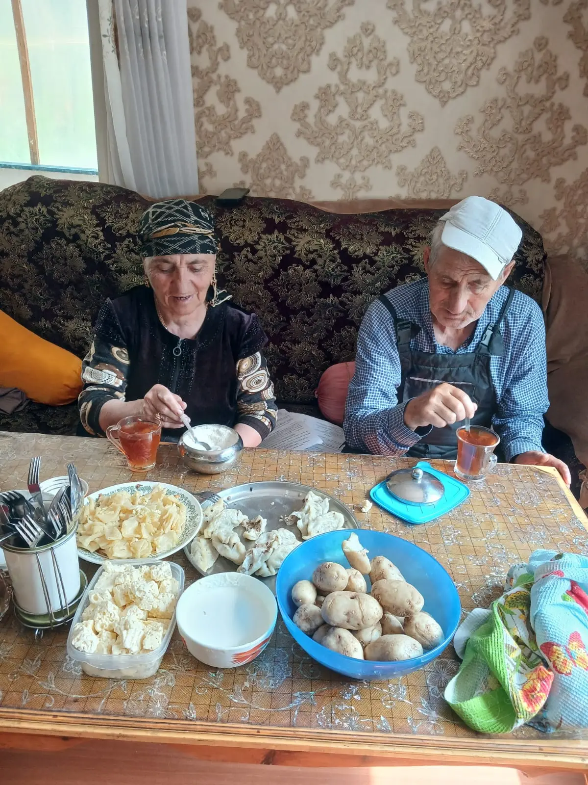 Социальный работник отделения N1 социального обслуживания на дому Магомедова Батули у п...