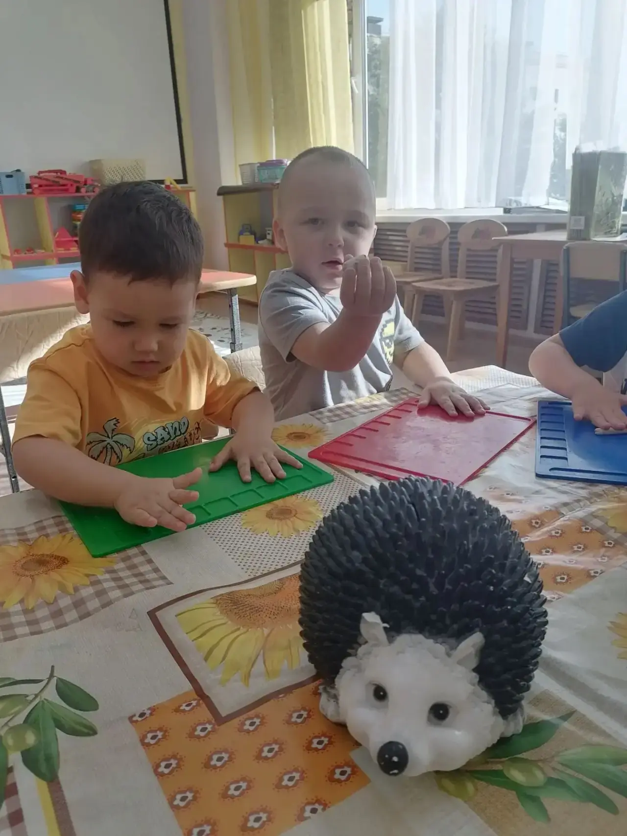 🍄🦔 «Грибочки для ёжика»: малыши из «Росточка» угощают лесного друга 🦔🍄