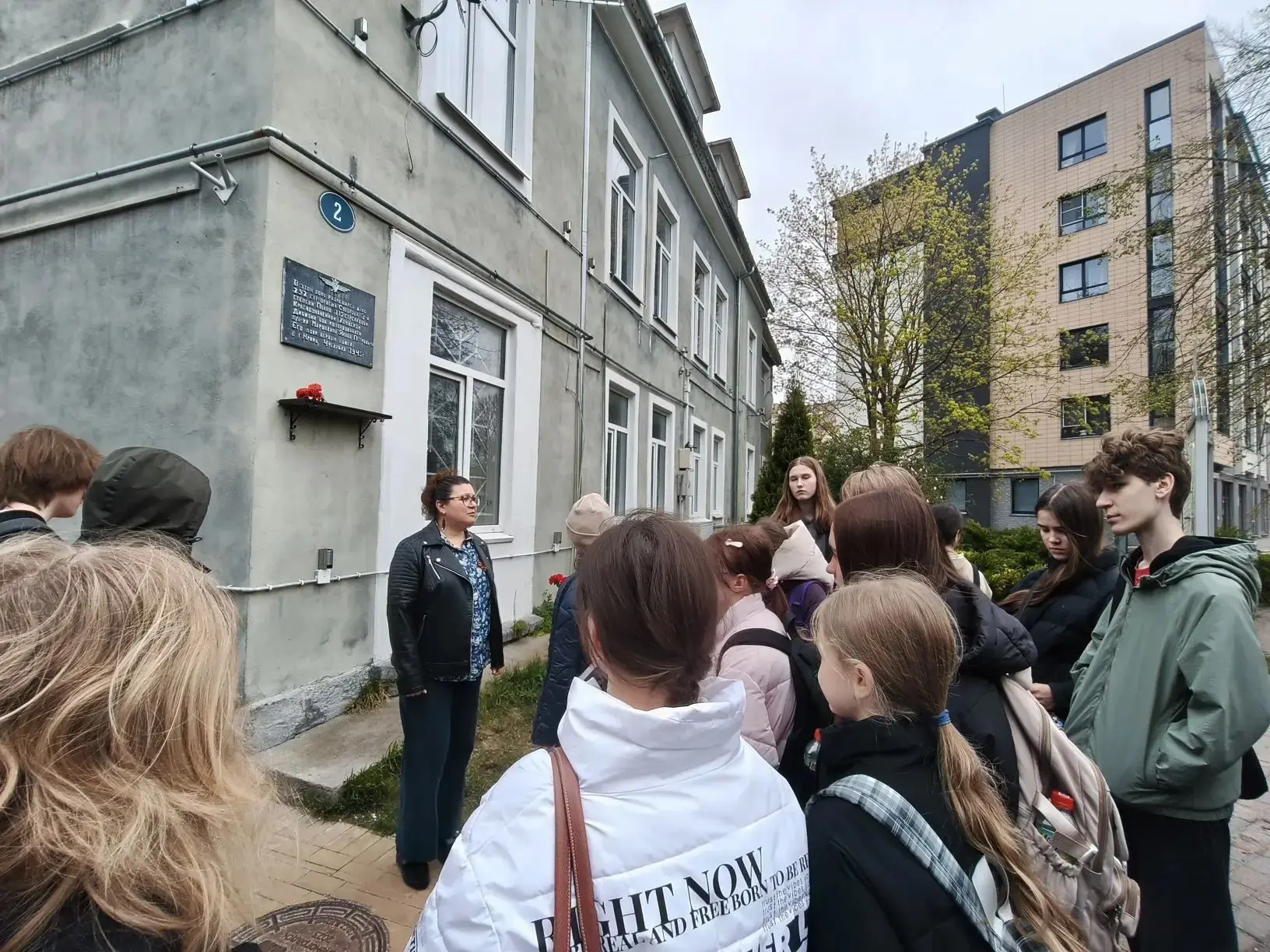 🌳 Путешествие по Аллее славы: 7Л класс гимназии Вектор  Ученики 7Л класса гимназии Вектор приняли уч