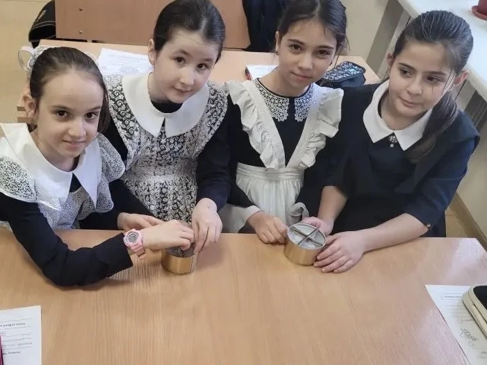 🌟 День волонтера в 4 «Б» классе! 🌟  5 декабря наши орлята начальной школы вместе с классной руководи