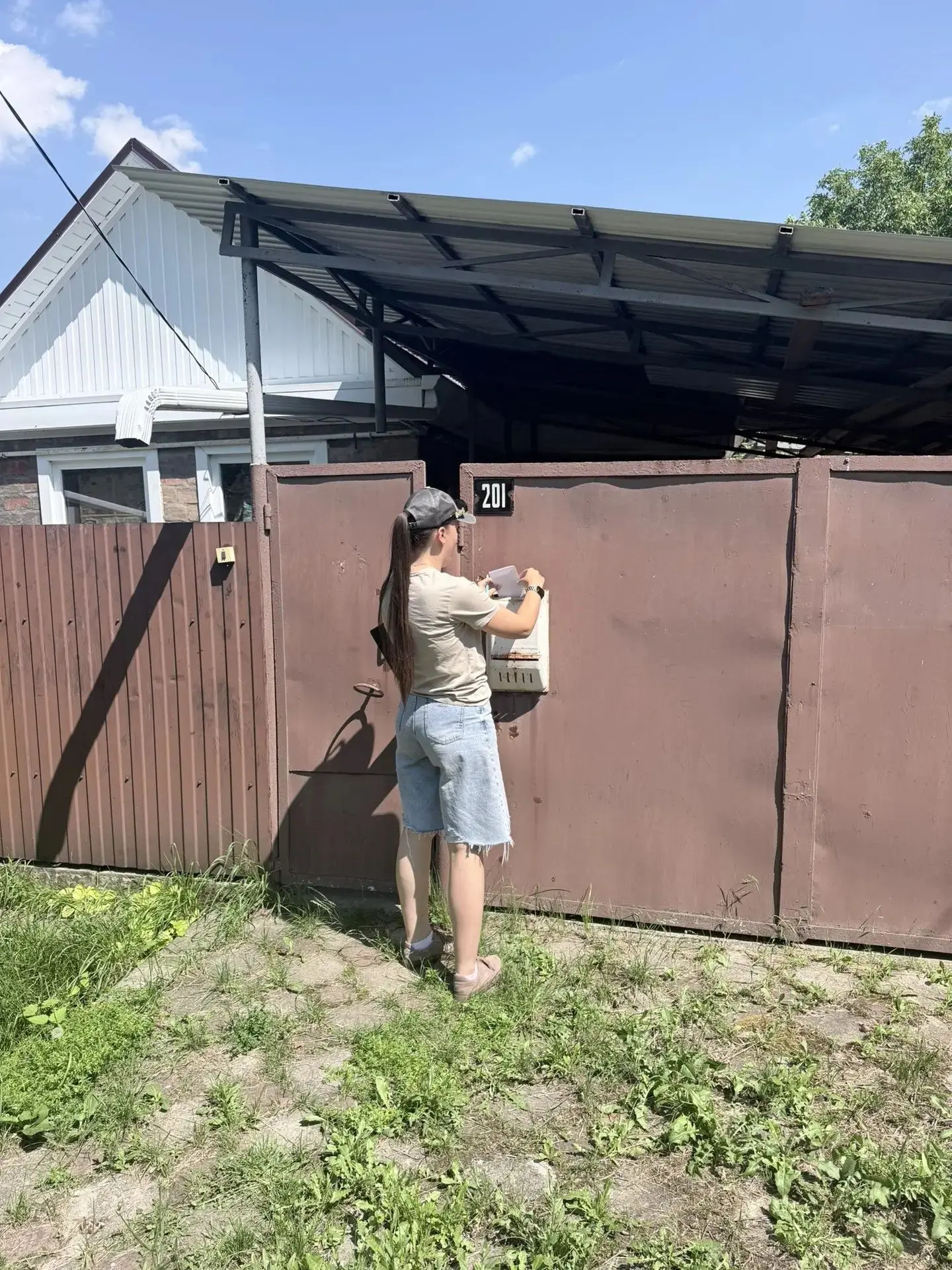 Сегодня сотрудники территориального управления обошли домовладения и вручили уведомления о необходим