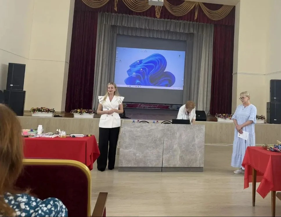 Рыбакина Наталья Анатольевна — руководитель кружка "Рукодельница" Дома  культуры Дмитри...