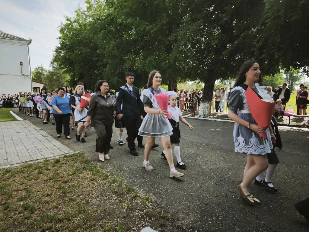 В МБОУ СОШ №10 прошла торжественная линейка, посвящённая празднику Последнего звонка!

Сегодня в наш