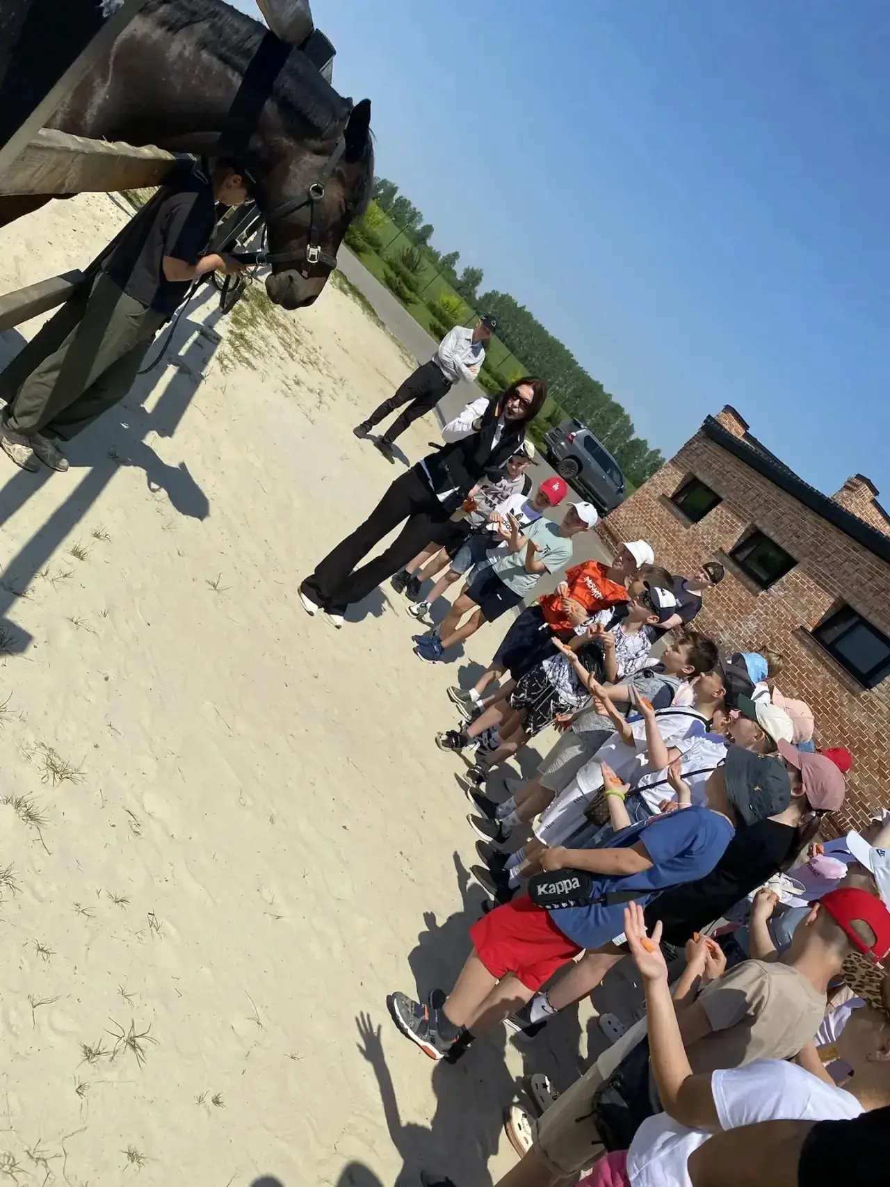 🐴✨3Б класс посетил конную усадьбу «Путь»!  Для ребят провели увлекательную экскурсию, где они познак