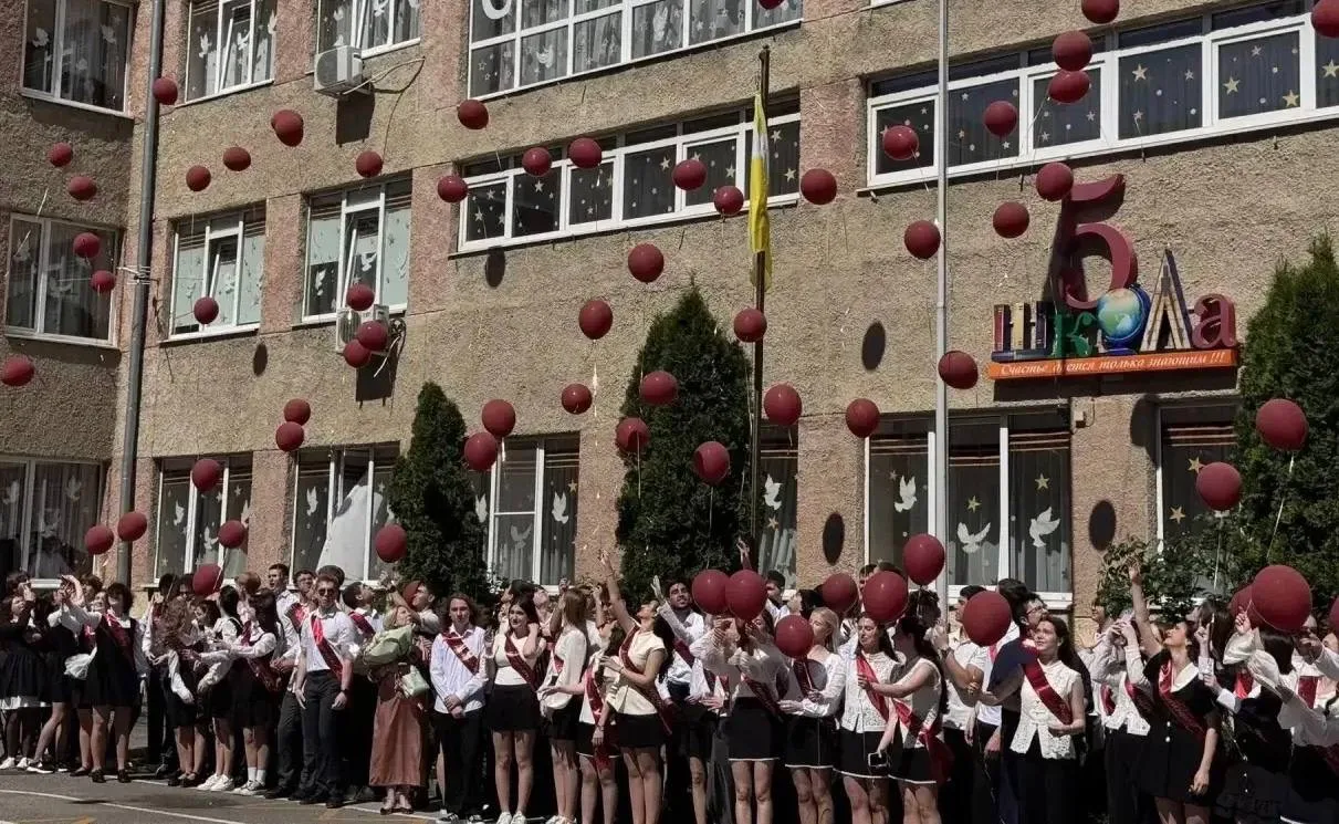 🔔В Пятигорске для выпускников прозвенел последний звонок  Во всех школах Пятигорска состоялись торже
