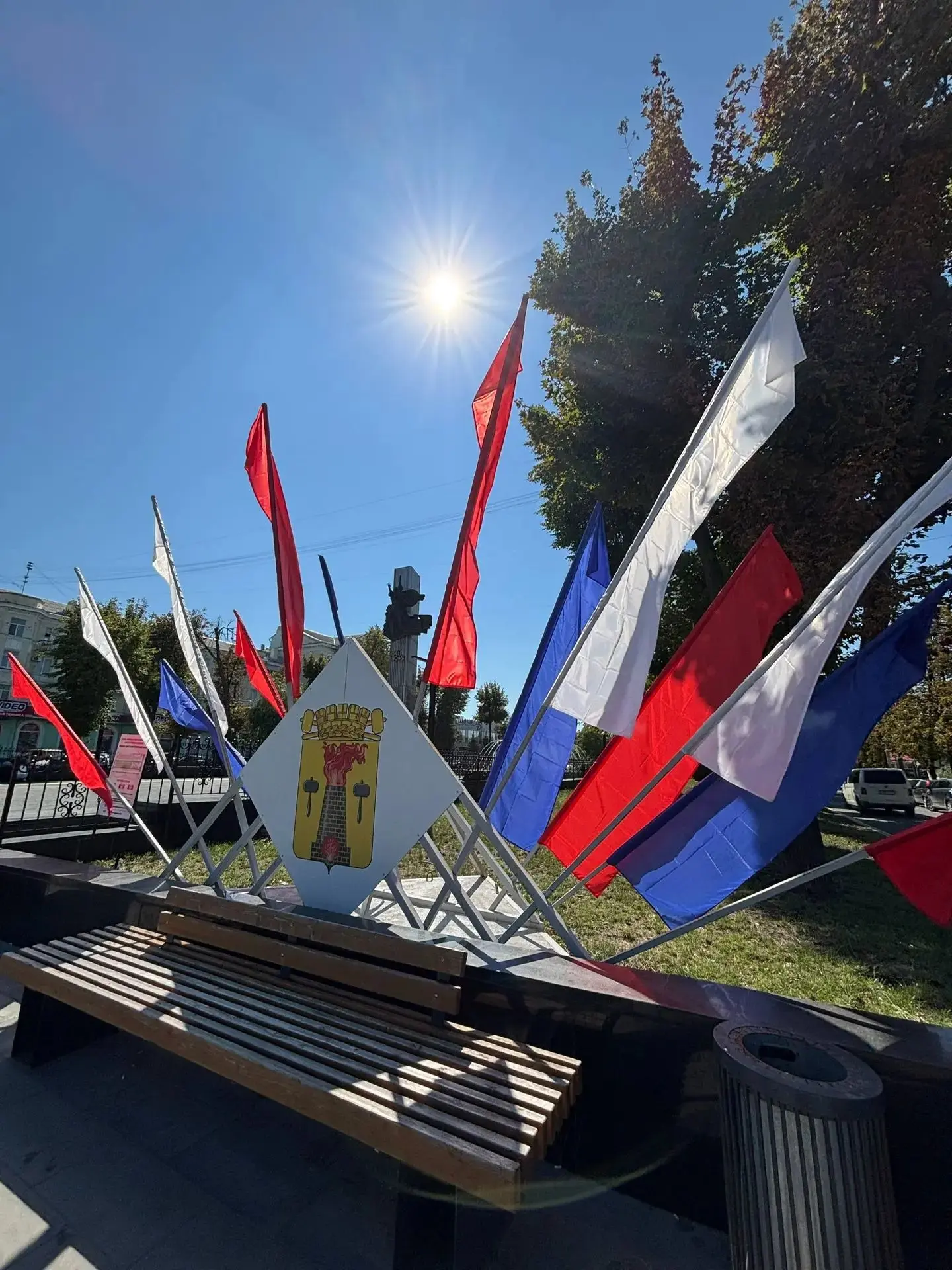 Луганск начали украшать к предстоящим праздникам 🇷🇺