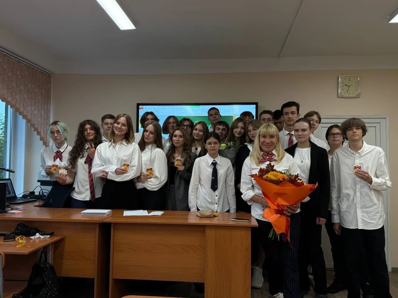 В 35 мгновении 11 «Б» заглянул в будущее…  Сегодня 11Б решил сделать шаг вперёд на целых 25 лет. Мы 