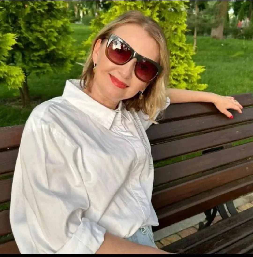 Дорогая Юлия Юрьевна,мы хотим всем классом поздравить вас с этим прекрасным праздником ...