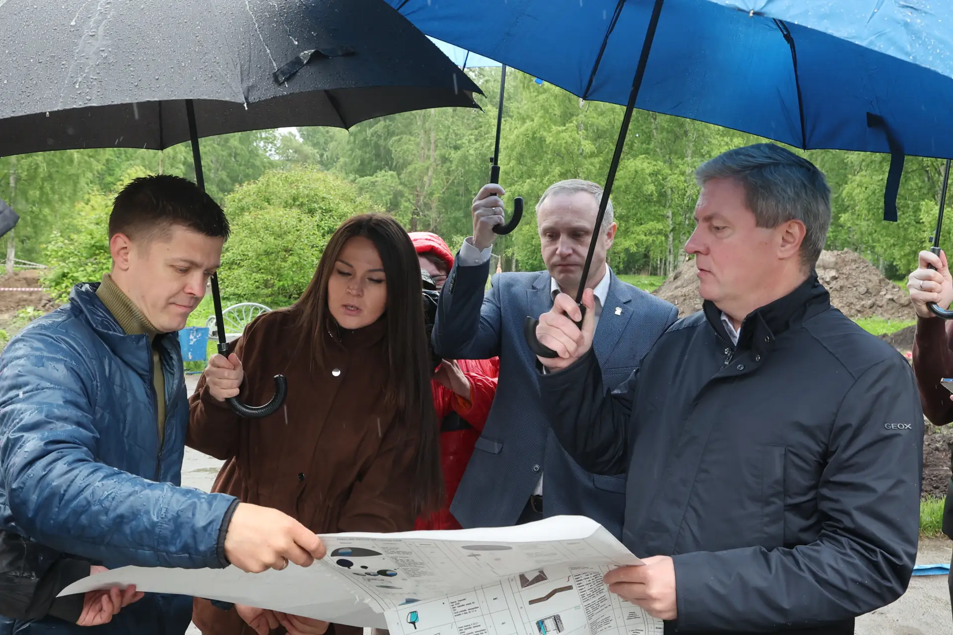 Сегодня провел выездное совещание в парке им. Ломоносова.