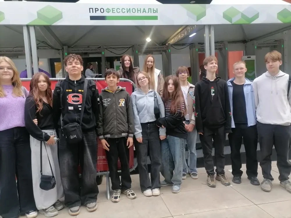 31 мая группа ребят 7-8 классов нашей школы в количестве 13 человек посетила финал чемп...