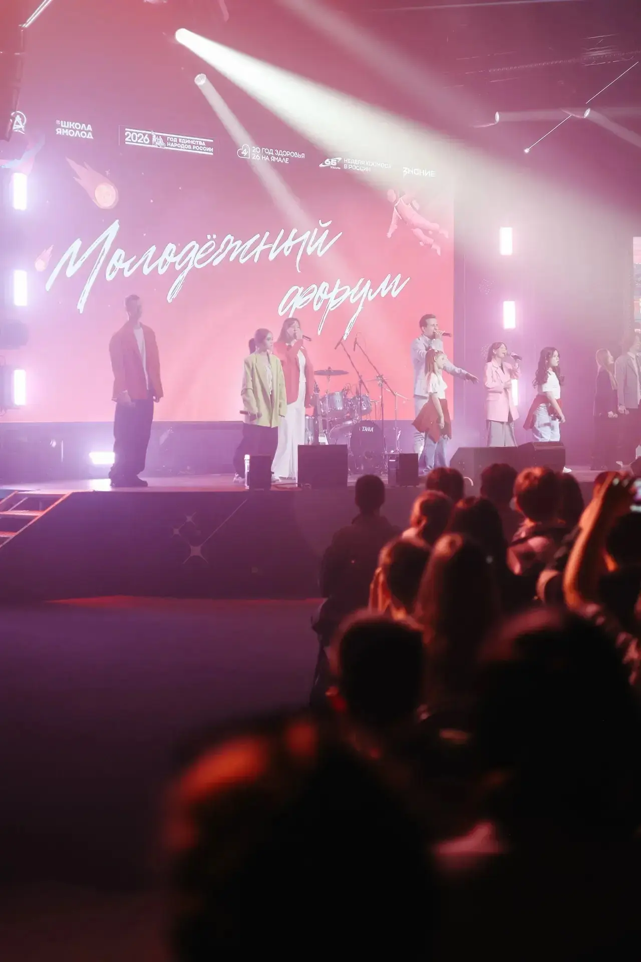Ноябрьск снова сделал городской форум на уровне качественных федеральных событий.   В зале полтысячи