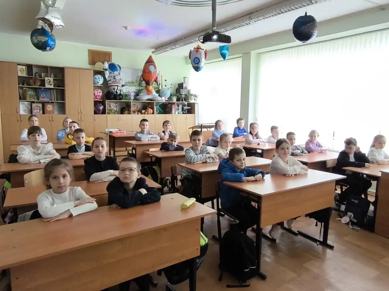 🚀 Гагаринские уроки в 2Б классе  Ученики 2Б класса провели настоящие Гагаринские уроки в своём косми