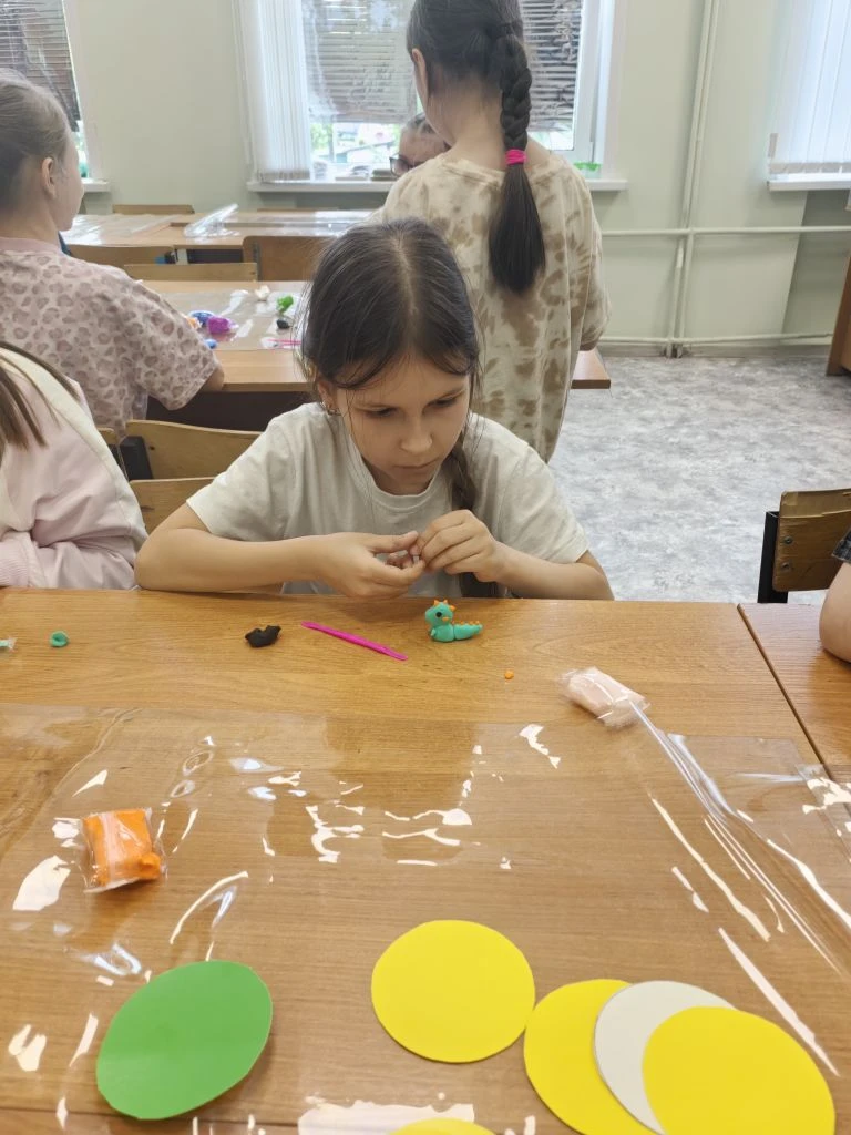 Сегодня в нашем любимом пришкольном лагере "Ромашка" царила настоящая творческая атмосфера! 🎨

Юные