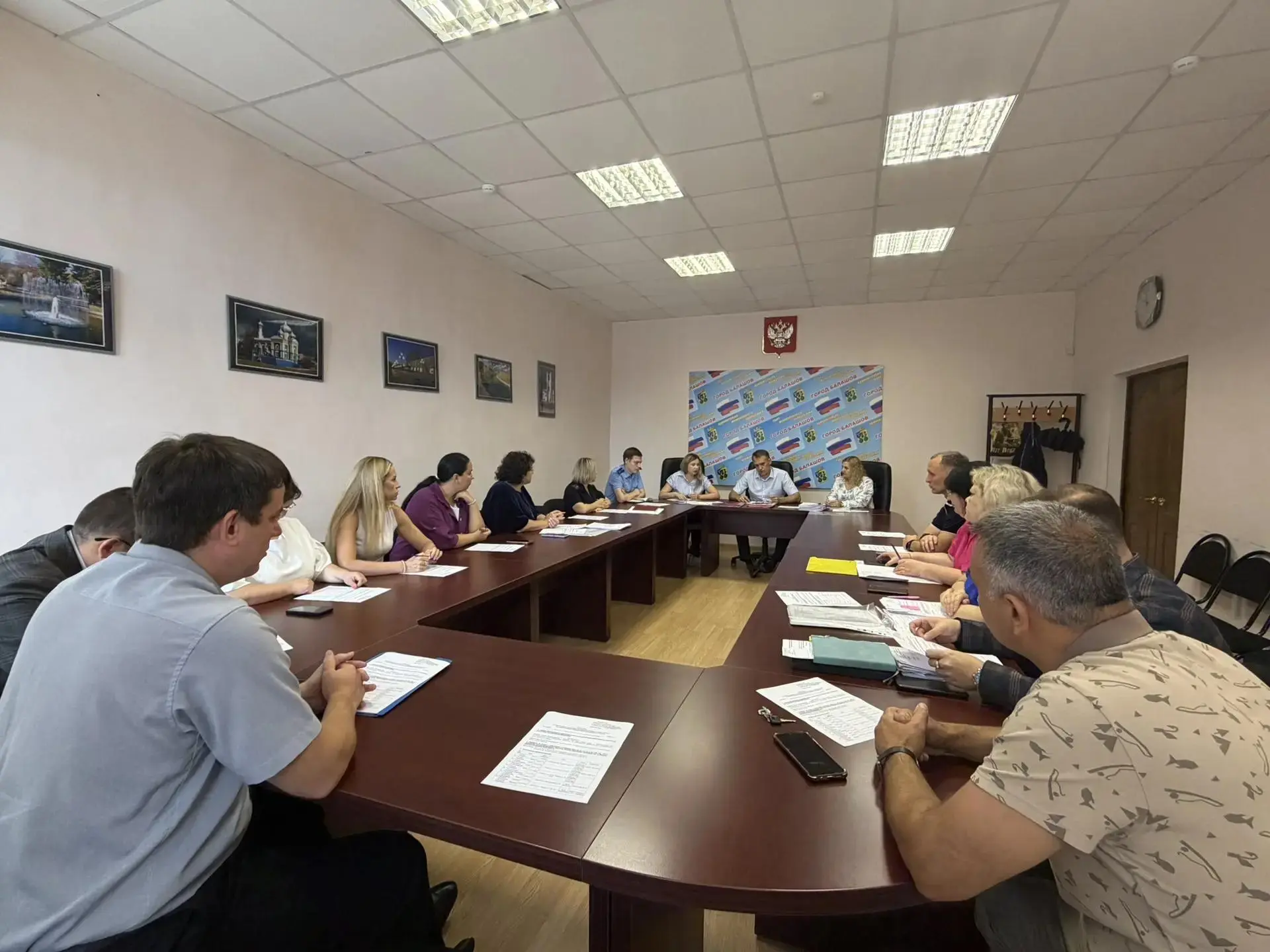 В администрации Балашовского района состоялось очередное заседание комиссии по делам несовершеннолет