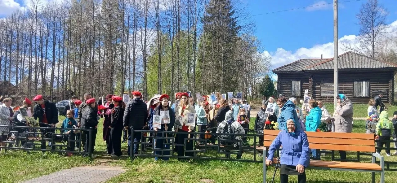 Учащиеся Одоевской школы приняли участие в шествии Бессмертного полка и концертной прог...