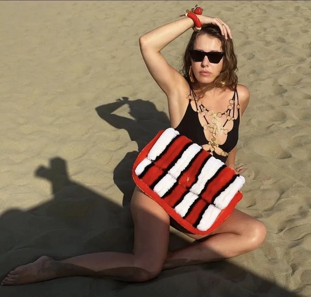 Ксения Собчак стиля и огня на пляже раздает⛱🔥

Новости Шоу-Бизнеса

Новости шоубизнеса — Подписатьс