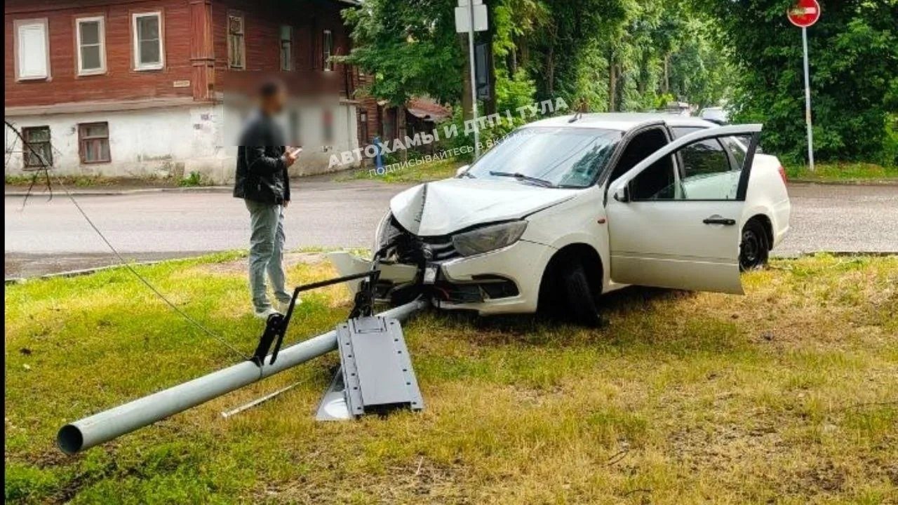 Lada Granta протаранила светофор на Луначарского

О пострадавших не сообщается.

📍 Тула
👉 Подписат